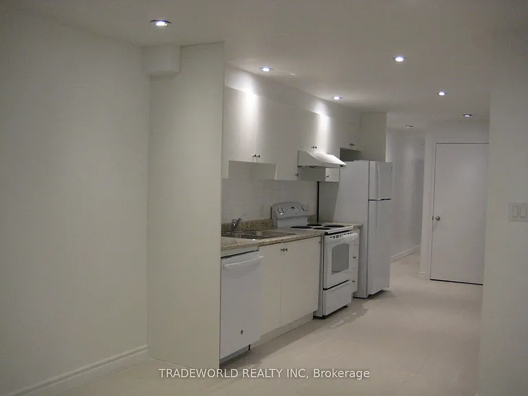 765 Gerrard St E #LOWER — Photo 15