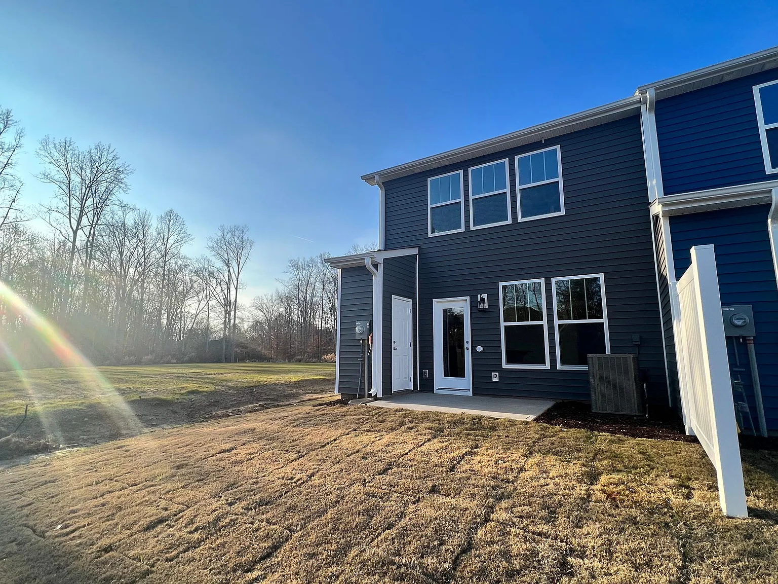 3 bed, 2.5 bath, 1624 sqft, $1,675 — Photo 4