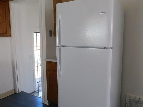 4th image of 803 Jackson St