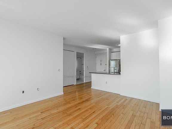 3rd image of 4615 Center Blvd APT 3501
