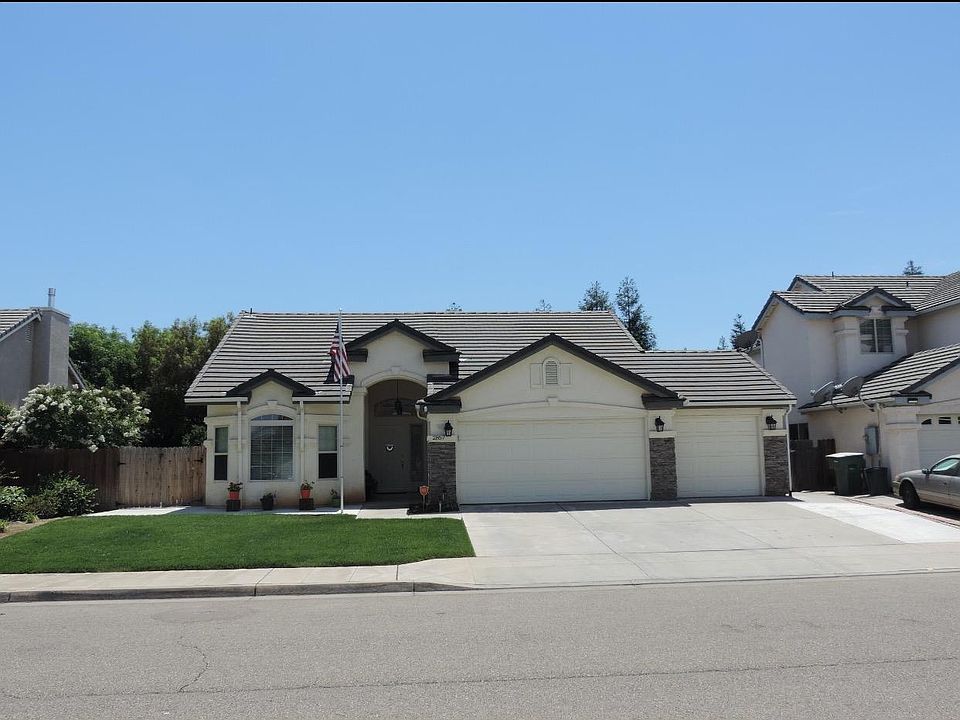 1st image of 2857 E El Paso Ave