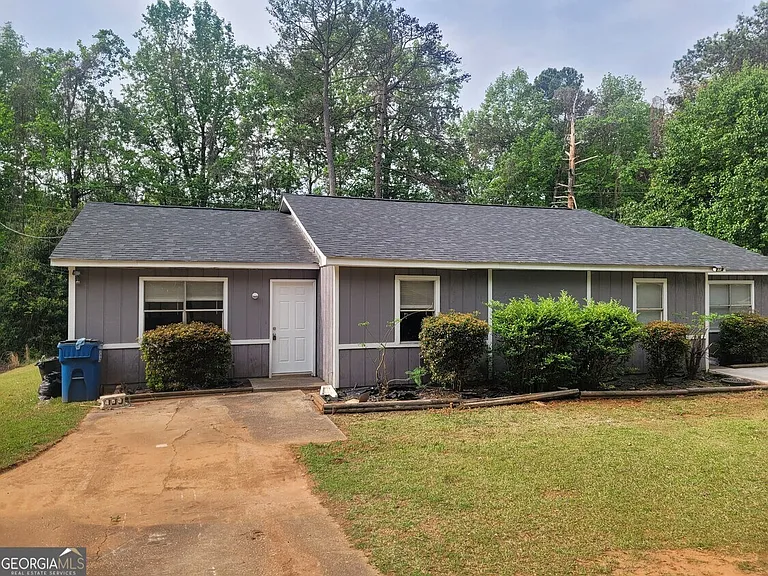 1302 Crystal Lake Rd — Photo 1
