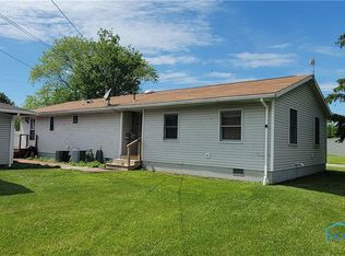 5425 E Treasure Ln, Port Clinton, OH 43452