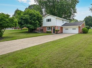14 Fruitland Dr, New Castle, PA 16105