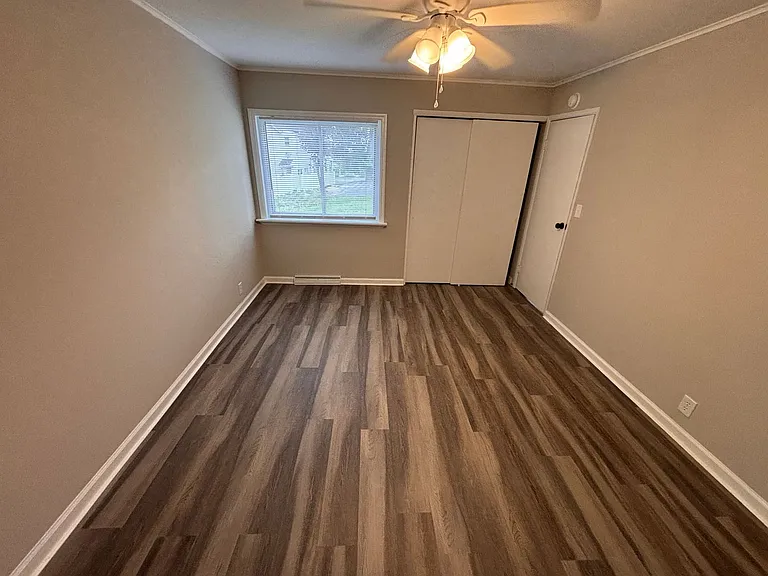 652 Summit St — Photo 9