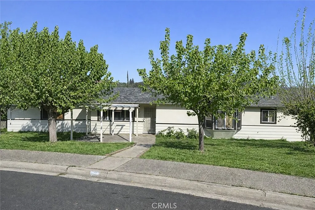2 Linda Dr photo 1