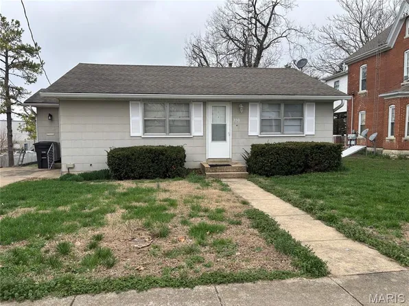 230 N Walnut St, Perryville, MO 63775