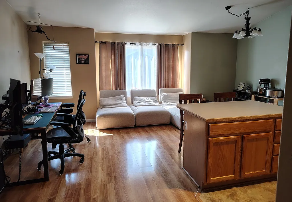3 bed, 1307 sqft, $2,600 — Photo 2