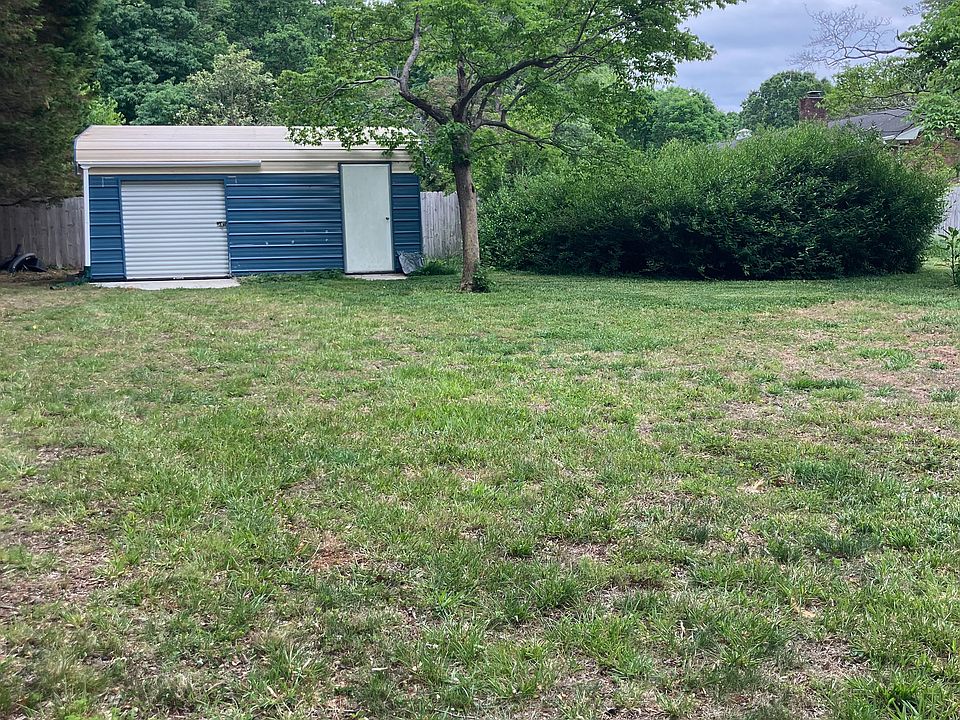 2nd image of 120 Tangle Dr