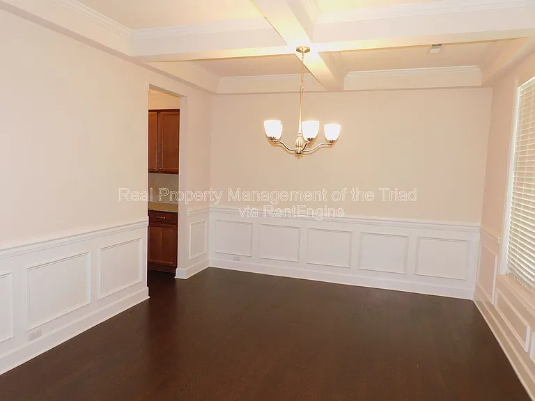 1427 Sawyer Ave — Photo 19