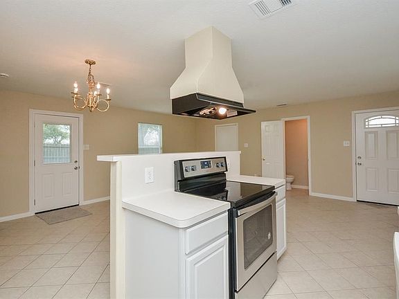 3rd image of 34510 Lake Side Dr