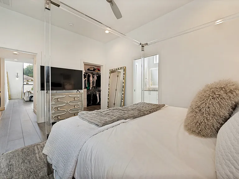 3880 Munger Ave #6 — Photo 9