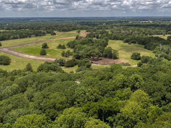 14 Majestic Oak Vw, Brenham, TX 77833