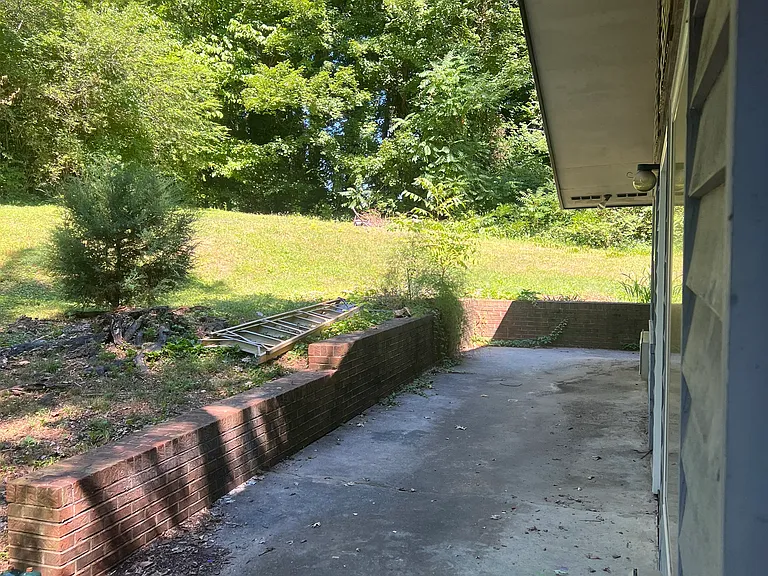 110 S Purdue Ave — Photo 5