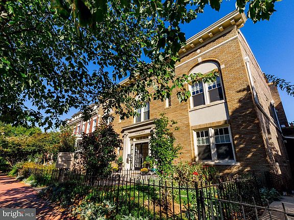 3rd image of 1823 Newton St NW APT 105