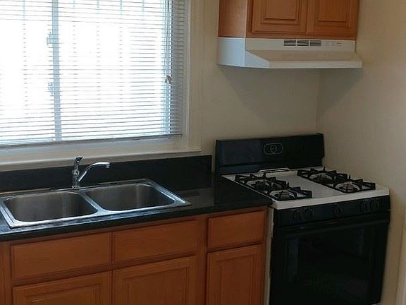 3rd image of 7320 Hillside St