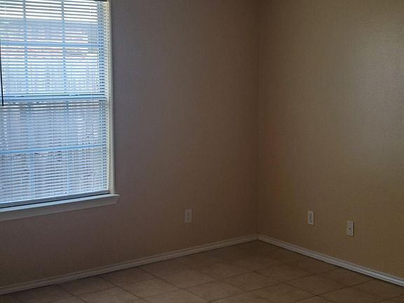3rd image of 2501 Toledo Ave APT 33