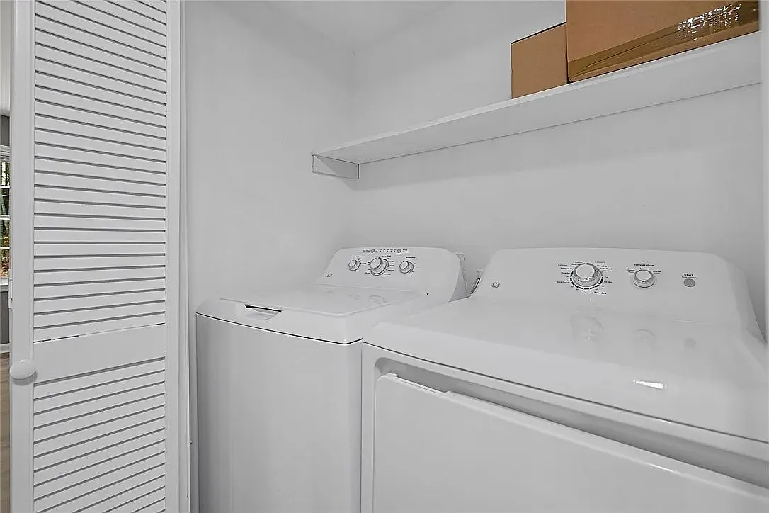 3 bed, 1.5 bath, 1250 sqft, $1,300 — Photo 1