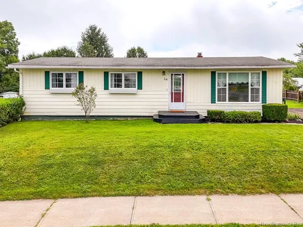 35 Harding Dr, Nackawic, NB E6G 1C5