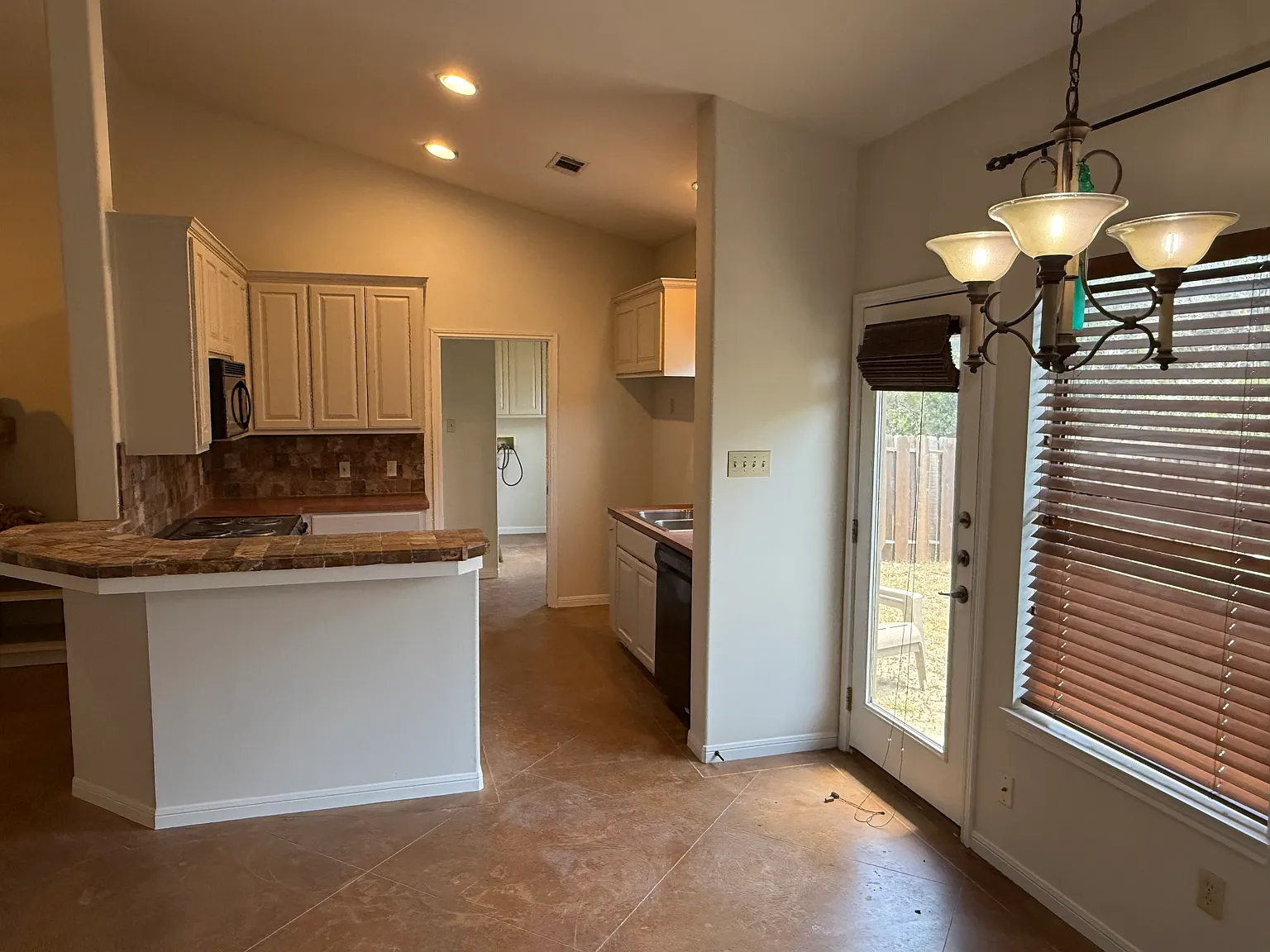 2 bed, 1203 sqft, $2,200 — Photo 4