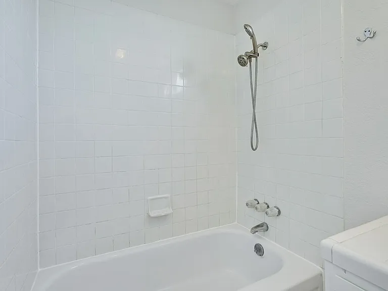6063 Pineland Ave — Photo 30