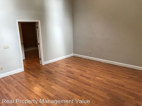 4th image of 10516 Streatham Ln