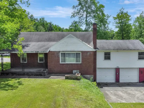751 Pike Rd, Johnstown, PA 15909