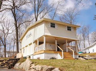 302 Nariticong Ave, Hopatcong, NJ 07843