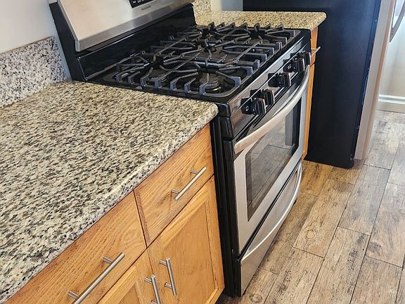 4th image of 535 E Hazel St #10