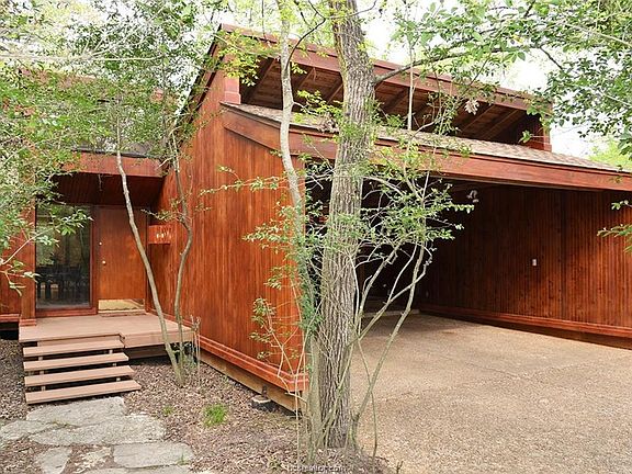 2nd image of 1014 Madera Cir