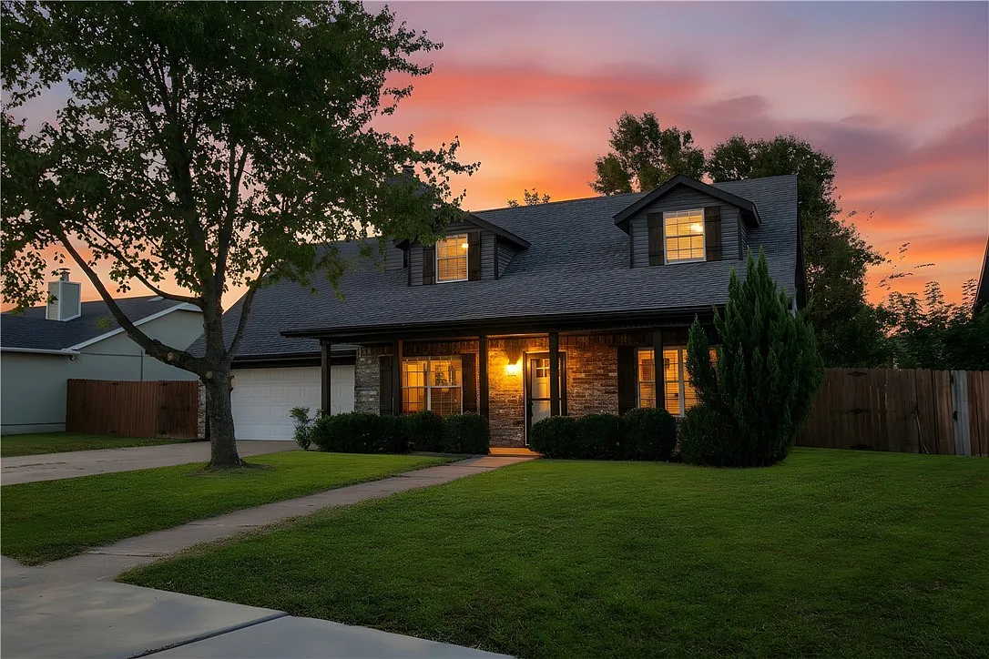 4 bed, 2.5 bath, 2285 sqft, $2,200 — Photo 2