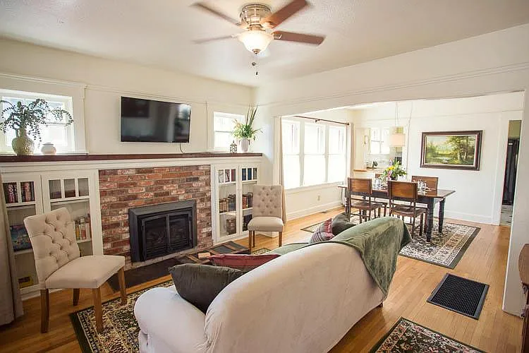 Living room, Gas Fireplace