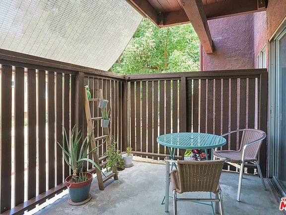 5th image of 18350 Hatteras St APT 126