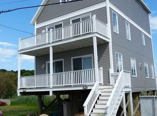 32 Ocean Ave, Hull, MA 02045