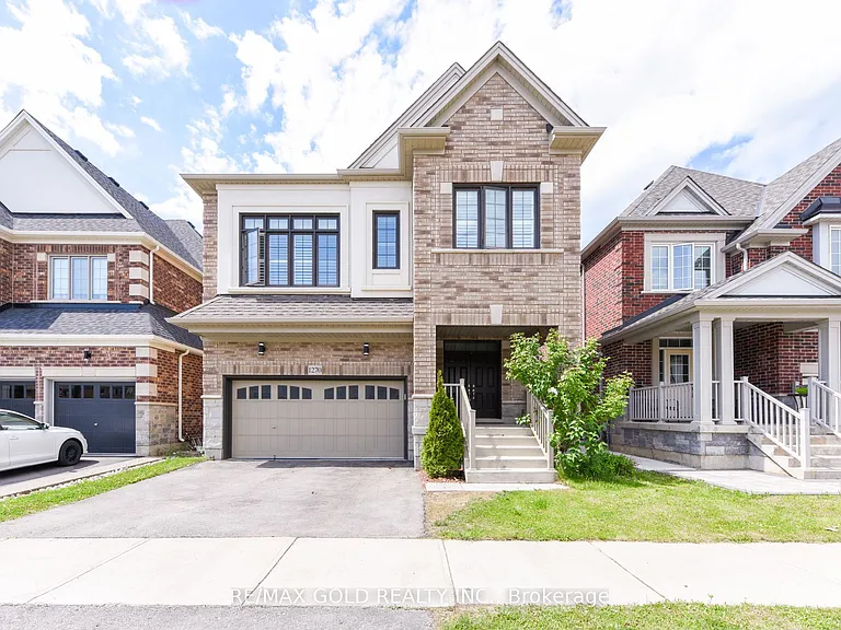 1270 McPhedran Point — Photo 1