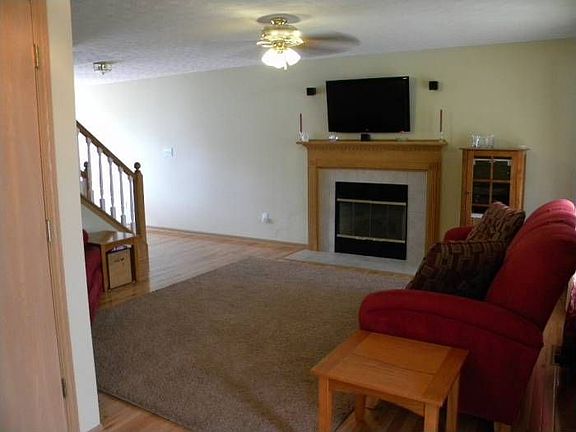 3rd image of 4026 Orchard Lake Dr