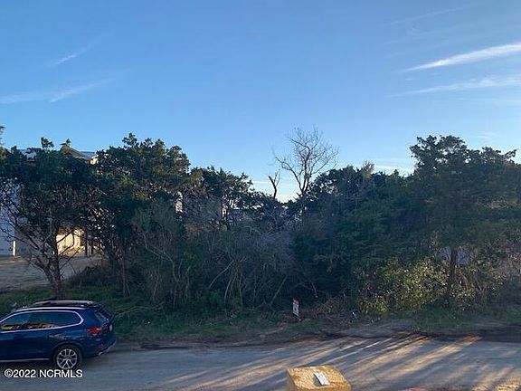 2nd image of 512 W Dolphin Drive