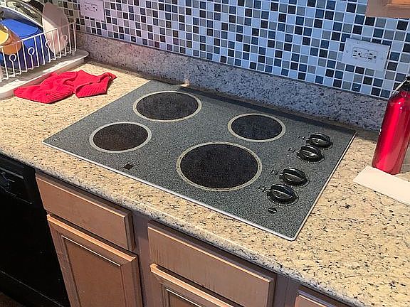 5th image of 525 W Hawthorne Pl APT 103