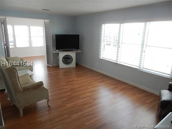 5th image of 5230 SW 22nd Ave