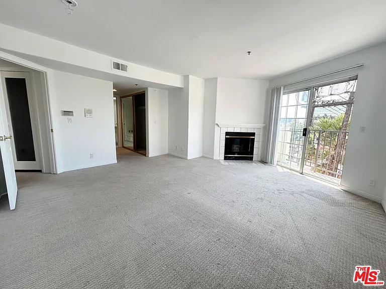 11734 Montana Ave #409 — Photo 7