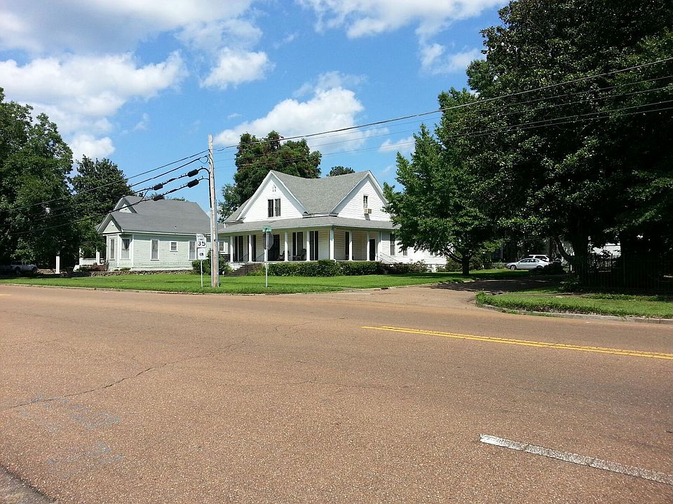 2nd image of 206 Grand Ave