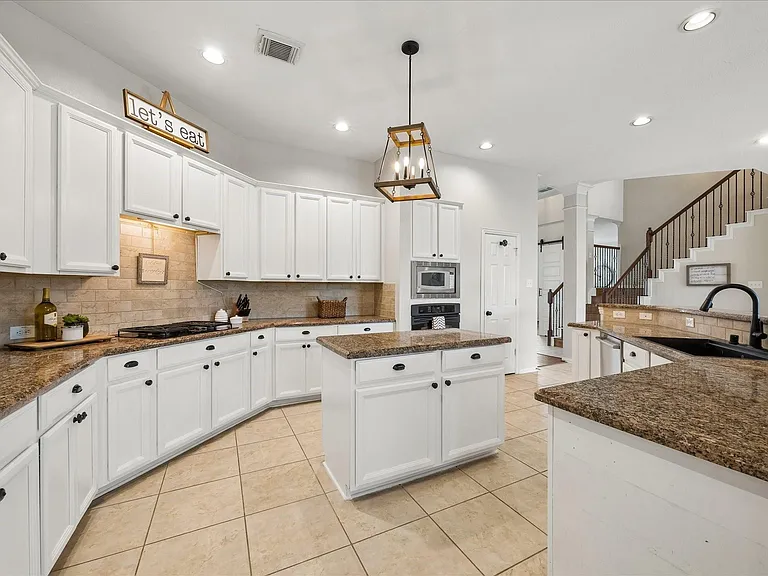 1125 Shady Knoll Ln — Photo 10