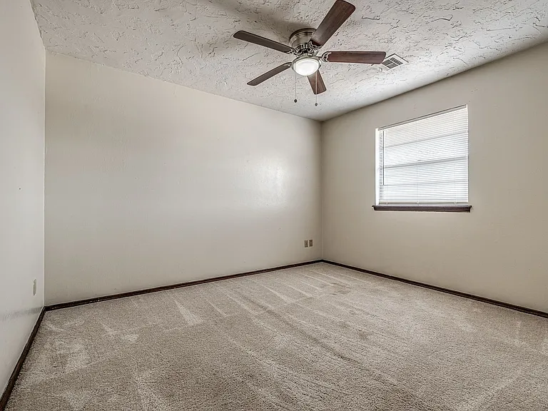 4132 NW 36th St — Photo 37