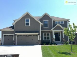 1529 Sw Cross Creek Dr, Lees Summit, MO 64082