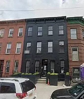 Rented by REAL New York | media 9