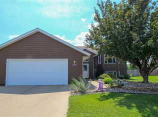 1917 S Dorothy Ave, Sioux Falls, SD 57106