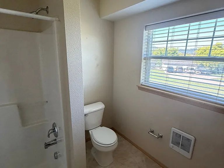 1224 8th St W — Photo 23