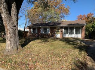 695 Saint Anthony Ln, Florissant, MO 63033