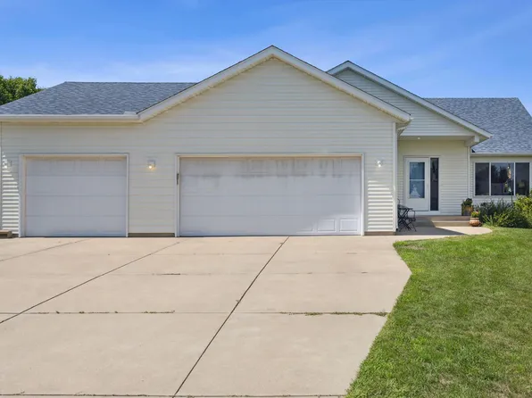 1909 Eastern Star Cir, Sauk Rapids, MN 56379