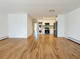32-33 37th St #2, Astoria, NY 11103